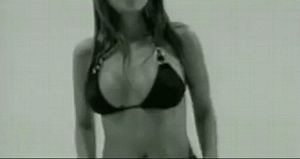 Paola Miranda dancing