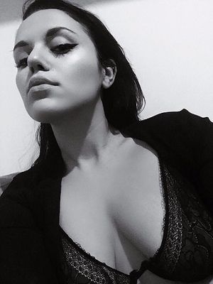 Mistress Simone Siren