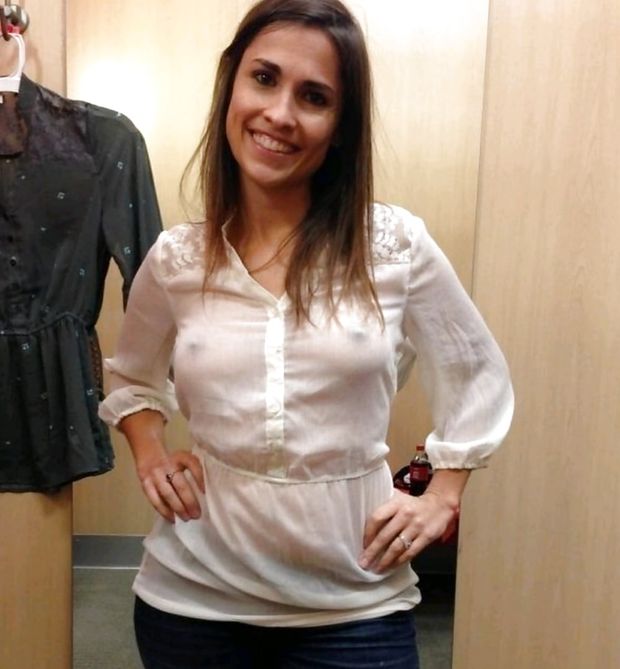 uns05230656 No bra
