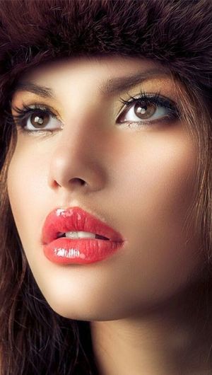 Hot lips for my pleasure