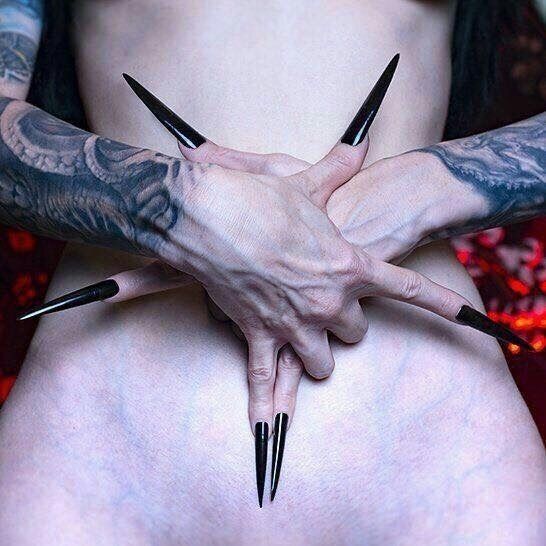 nails