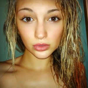 Pretty blonde with nice lips