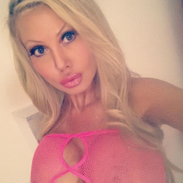 Sharon Lopatka Homicide in pink fish net - SGB nettt