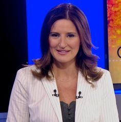 Cindy Royer (cheffe d'antenne; elle a précédé l'injection massive de poupounes au service des nouvelles de ''la Tv déZémotions'')