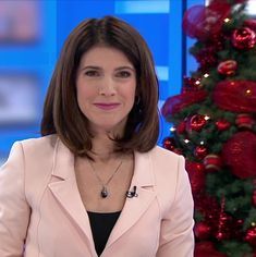 Caroline LACROIX (cheffe d'antenne au canal-nouvlles de ''la télédéZémotions'')