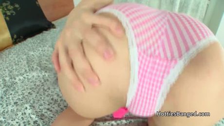 Hottie gets her ass gaped wide during hard anal sex