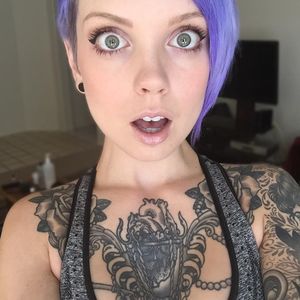 Pareidolia Suicide has a hot sexy face as she looks shocked into her web cam - SGB hff