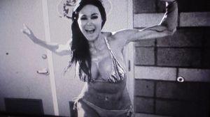 Piranha Attack - Women busty *roentgen01*