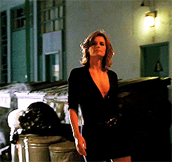 Stana Katic ǵif strip?