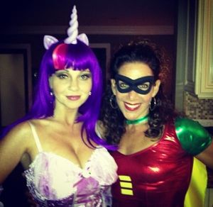 Heinrichina Von Schellendorf is a cosplay filled with symbilosm as a blue matt or a purple unicorn with Robin from Batman ^ Robyn - SGB cors