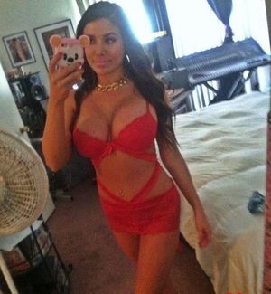 Louise Turpin takes a selfshot w/ her cell phone with her wonderful large bresticles - SGB