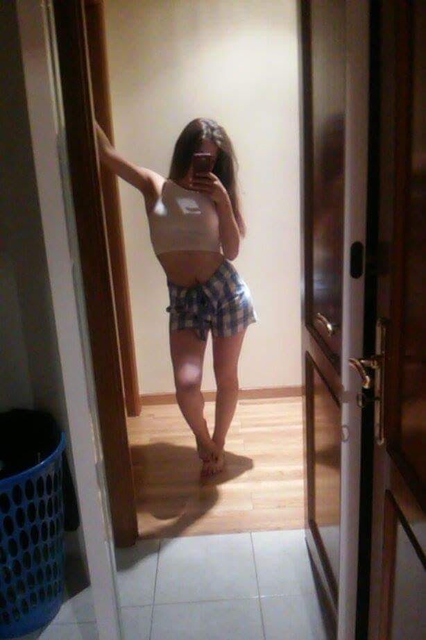 Teengirlfriend gets ready to strip on cam