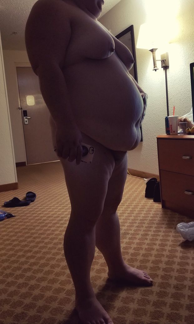BBW nude in hotel room
