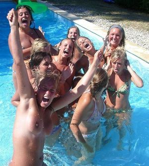 10 teen Teens topless in pool *roentgen01*