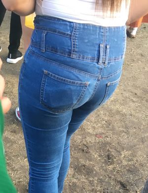 Teen ass at music fest