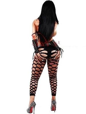 Lulu De Rooij is one bad ass bitch here. Check out those fucking heavy metal gauntlets. I want to look just like this - SGB cooll outfitt