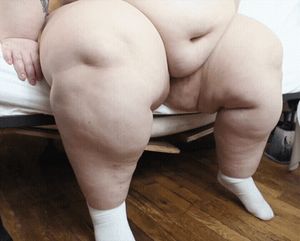 Huge Beccabae explains how she broke the bed