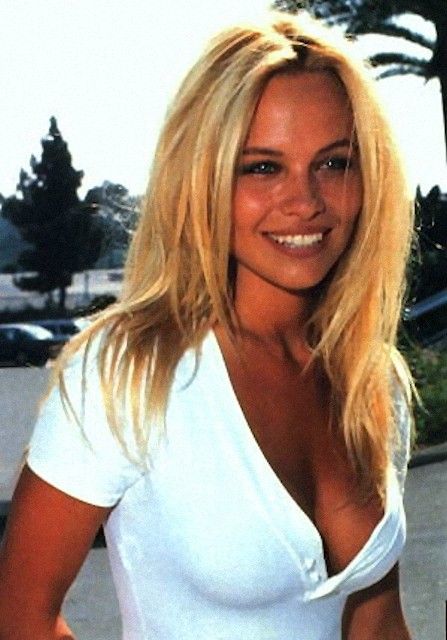 Pamela Anderson before surgeries