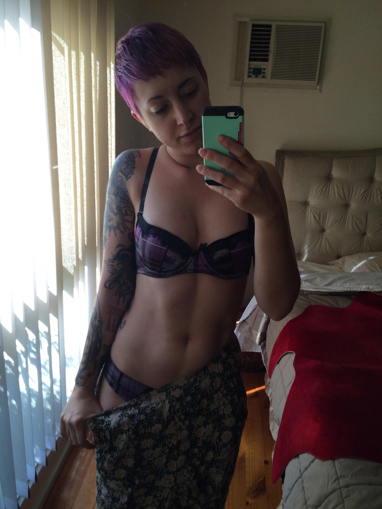 Amaryllis candid self-shot (SG model, from her official page)