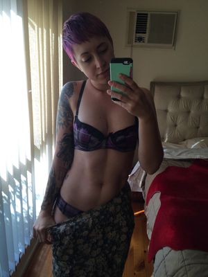 Amaryllis candid self-shot (SG model, from her official page)