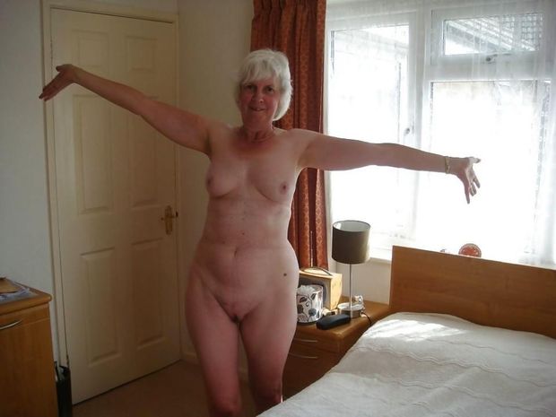naked-grandma-at-home