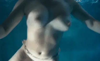 funny titts of my girlfried in the pool 2
