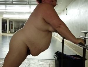 BBW leaning letting her belly hang down