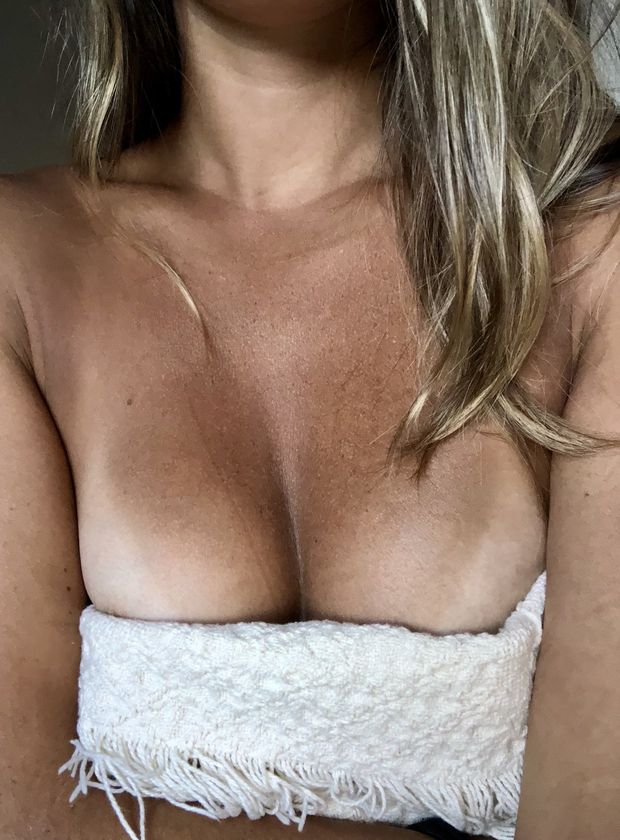 Sexy tan lines_____