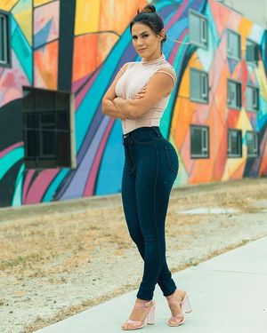 Perfect Babe tight clothes