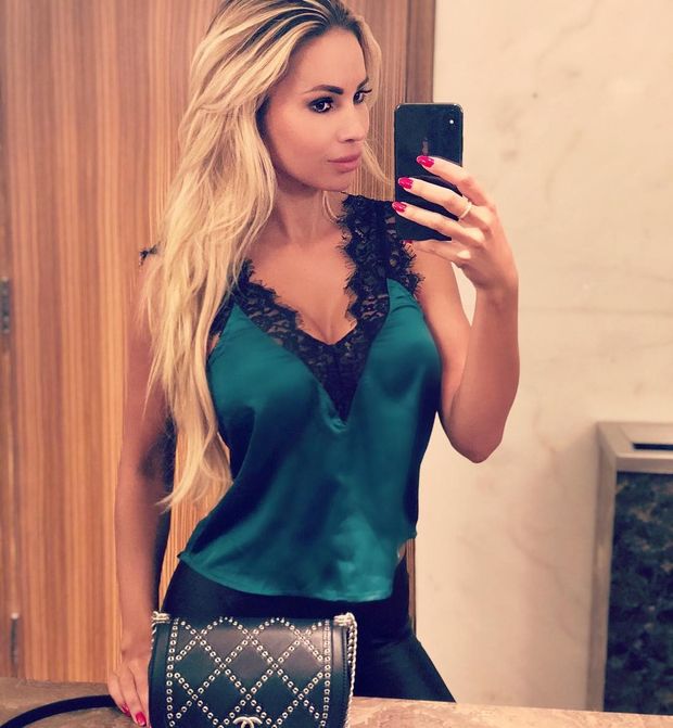 bathroom selfie