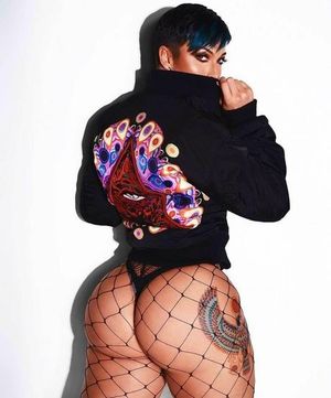 Can’t Hide That ASS!