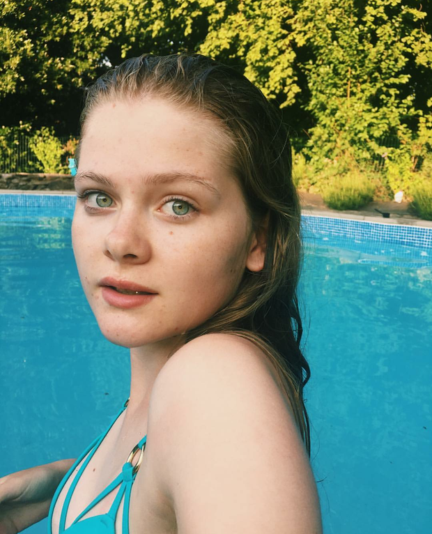Teen in Bikini (looking for her name)