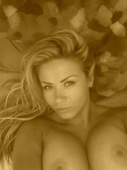 Gorgeous Latina selfie