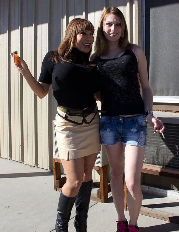 Bimbos Ventura Slutson the she male & Little Miss Porn Star Ava D outside in cute street clothes as stars - SGB