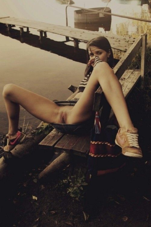 Hot teen shaved pussy spread legs