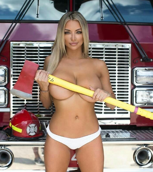 lindsey pelas
