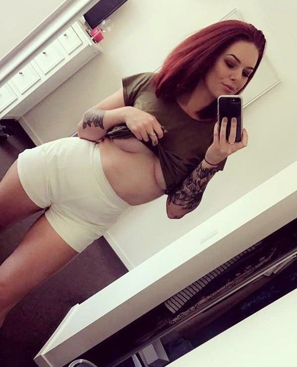 Redhead Showing Underboob