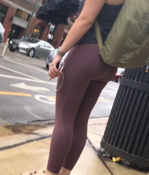 Hot ass in yoga pants