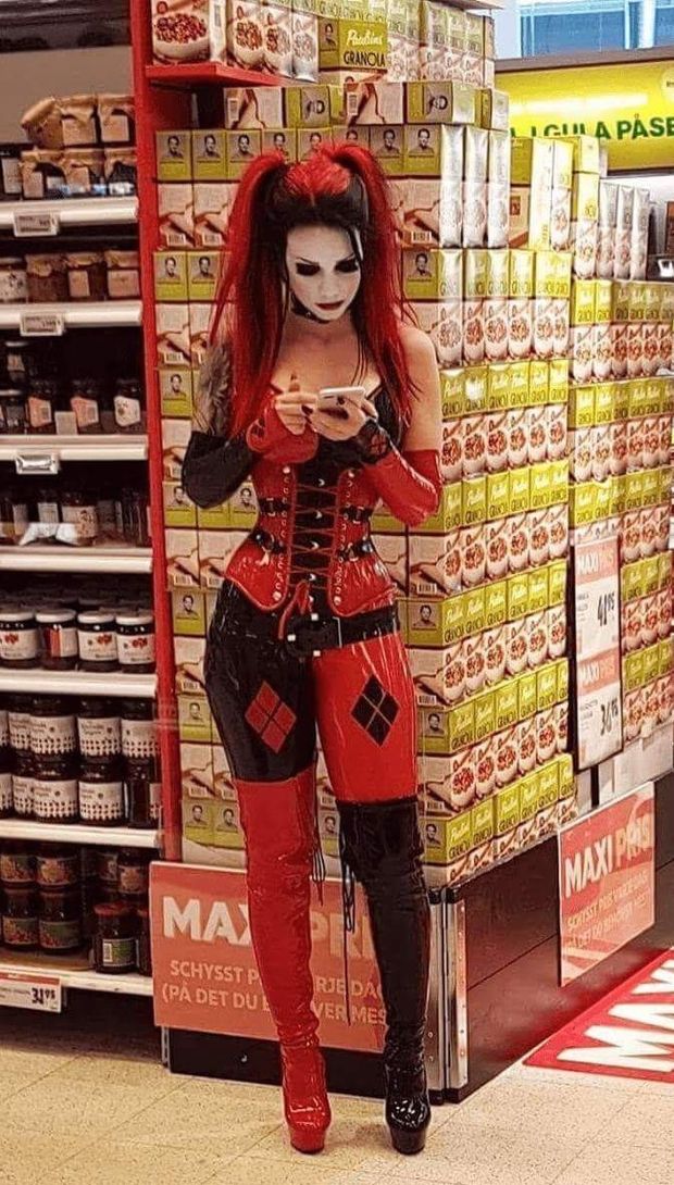 Harley Quinn whore!