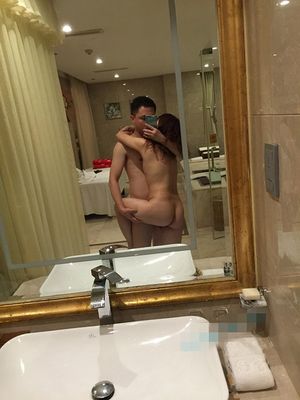 Real Chinese couple fuck in hotel