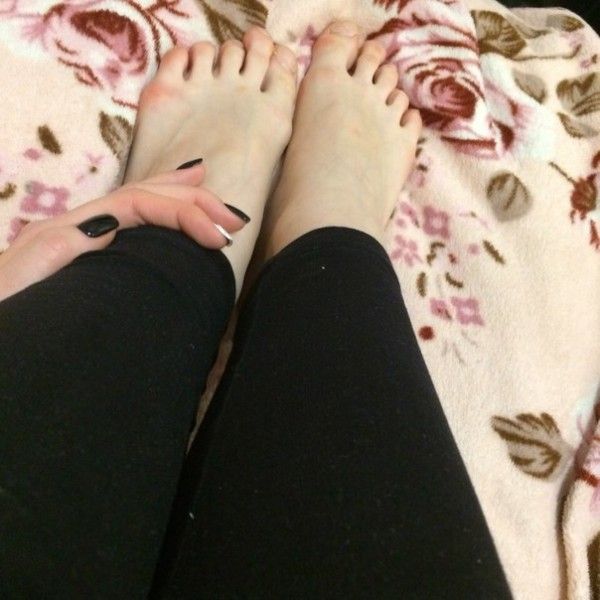 sexy feet blonde