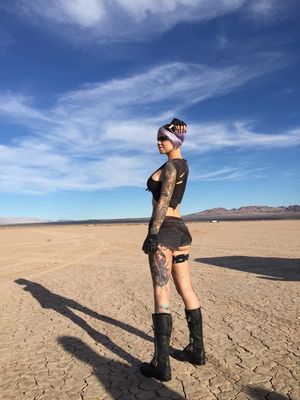 Pareidolia Suicide is an emo porn star alt model in cute boots & short shorts w/ dyed goth hair in the crusty desert plains - SGB gothh