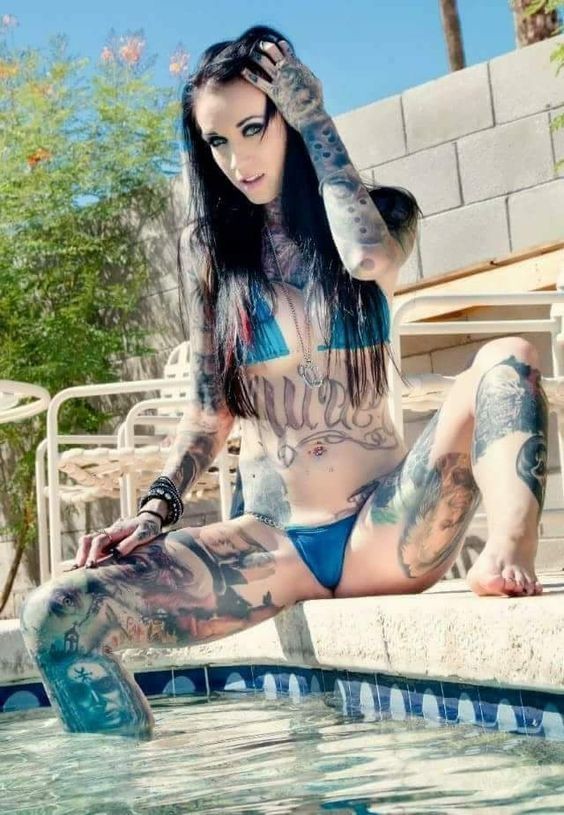 Tatted hottie