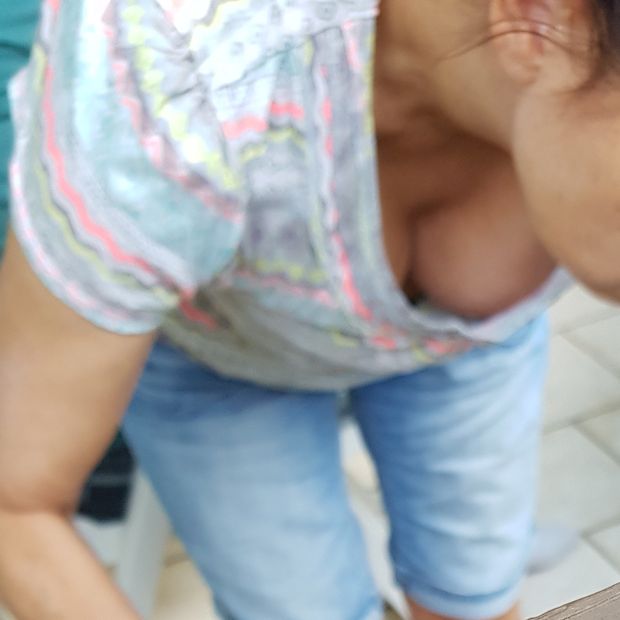 Wife Downblouse in Public