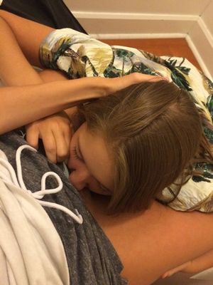 Amateur lesbian licking