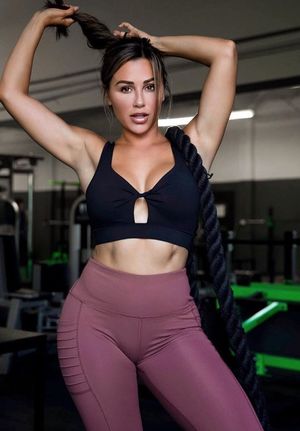 Anacheris puffy pussy mound