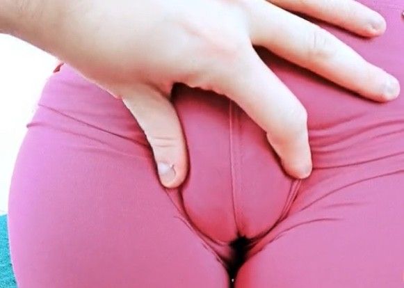 Fionas juicy ass in pink leggings