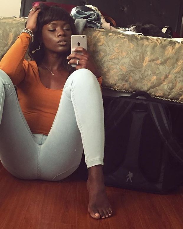 Ana Foxxx  -  Chill Selfie