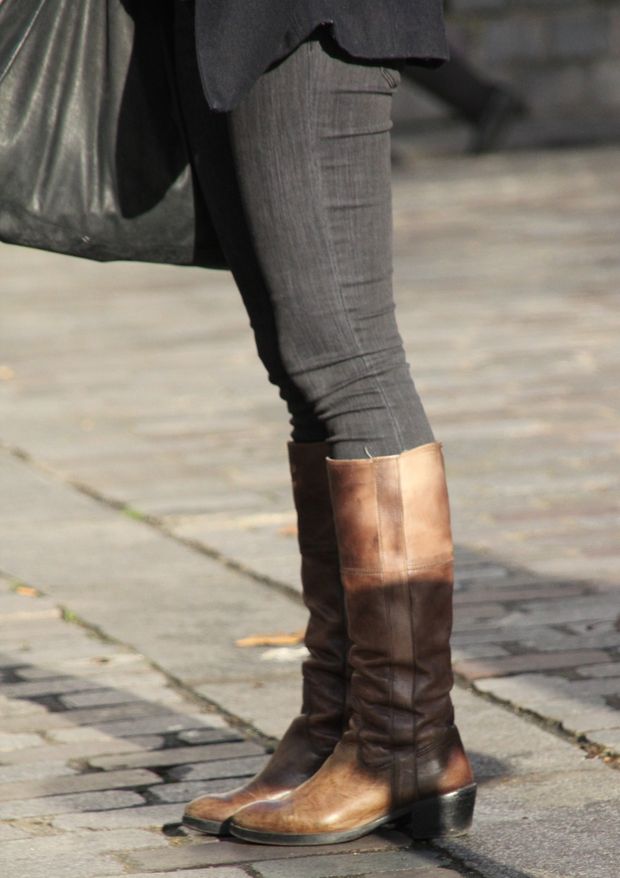 Pics from public street with women's wearing sexy boots