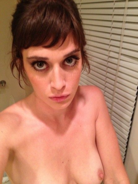 Lizzy Caplan 2